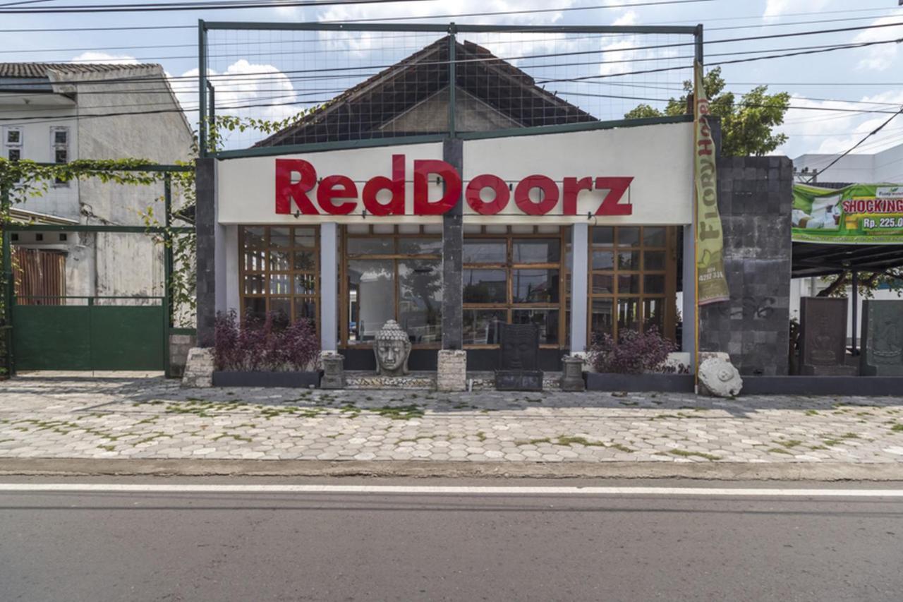 Reddoorz Plus @ Flory Hotel Γιογκιακάρτα Εξωτερικό φωτογραφία