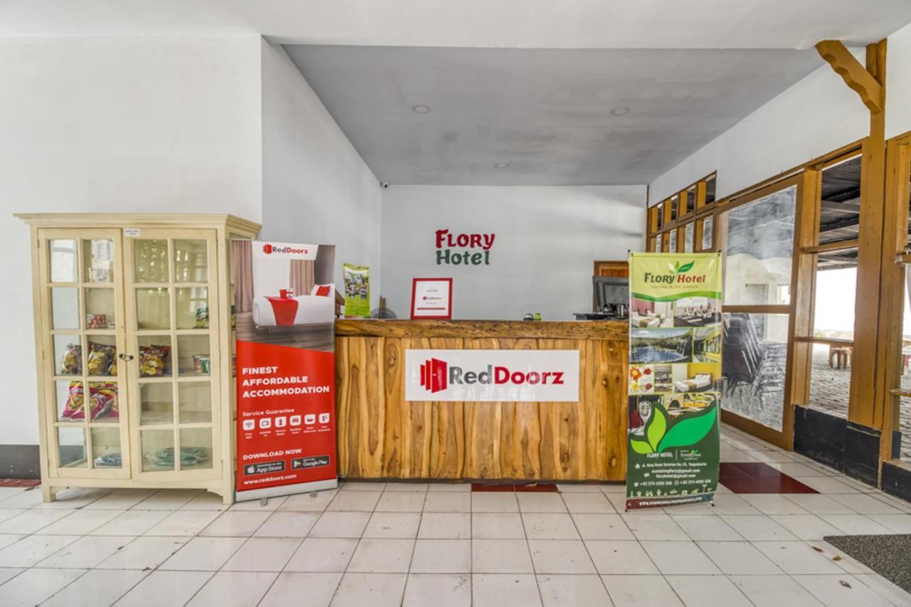 Reddoorz Plus @ Flory Hotel Γιογκιακάρτα Εξωτερικό φωτογραφία