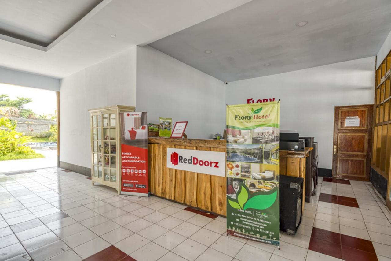 Reddoorz Plus @ Flory Hotel Γιογκιακάρτα Εξωτερικό φωτογραφία