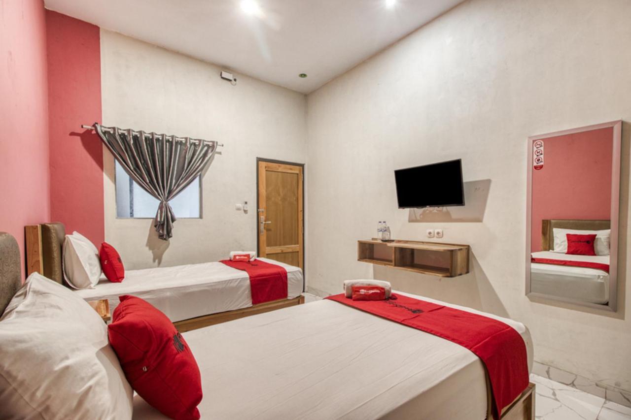 Reddoorz Plus @ Flory Hotel Γιογκιακάρτα Εξωτερικό φωτογραφία
