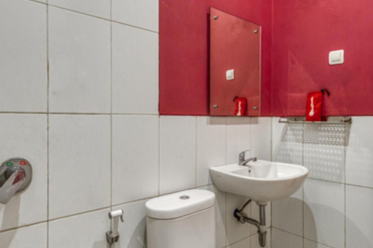 Reddoorz Plus @ Flory Hotel Γιογκιακάρτα Εξωτερικό φωτογραφία